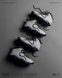 Air Jordan 10 Retro OG Steel in hand met premium leer, OG-styling en contrasterende zwarte veters en loopzool

