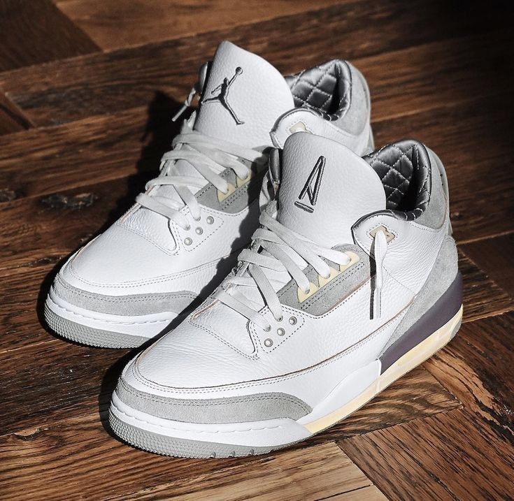 Air Jordan 3 Craft Ivory FJ9479-100 on-feet gecombineerd met beige chino’s voor een cleane minimalistische look


