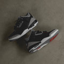 Air Jordan 3 Retro Black Cement 854262-001 in hand met zichtbare Air unit, cement print details en geborduurde rode Jumpman

