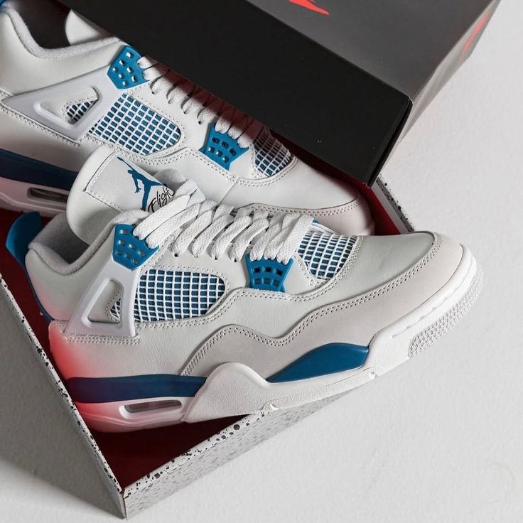 Air Jordan 4 Retro Military Blue