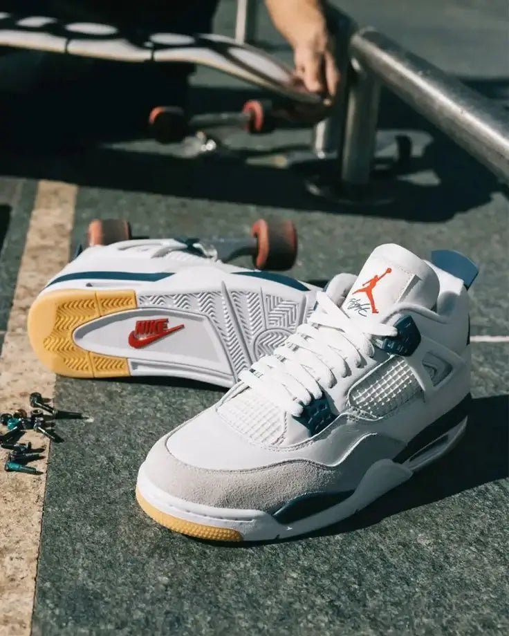 Air Jordan 4 Retro Navy x Nike SB