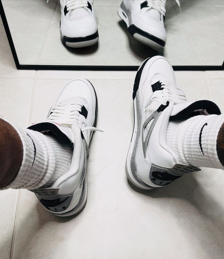 Air Jordan 4 Retro White Cement 2025