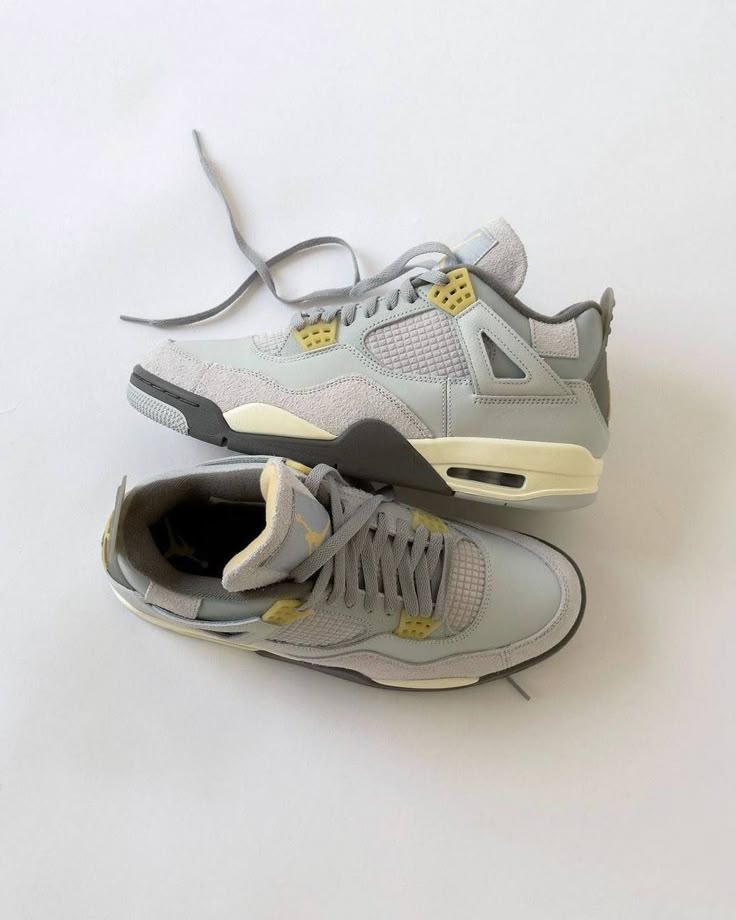 Air Jordan 4 SE Craft Photon Dust