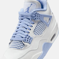 Jordan 4 schoen met blauwe veters en detalis
