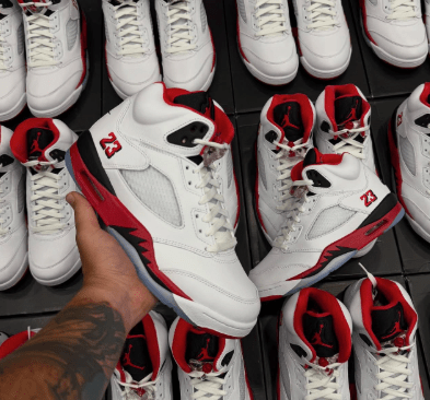 Air Jordan 5 Retro Fire Red Schwarze Zunge (2025)