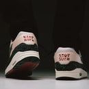 Bovenaanzicht van de Nike AM1 Keep Rippin Stop Slippin 2.0 met pearl white toebox, mesh tong en witte veter