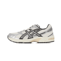 ASICS GEL-1130 Cream Pure Silver 1201A256-114 zijaanzicht met cream mesh, zilveren overlays en vintage-geïnspireerde loopzool


