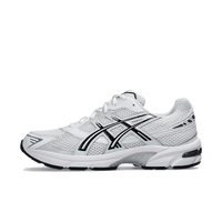 ASICS GEL-1130 White Black 1201A256-101 zijaanzicht met wit mesh bovenwerk, zwarte lijnen en zilveren details op zool en hiel

