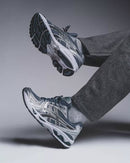 Close-up van de hiel en zool met zichtbare ASICS GEL-demping – ideale mix van performance en lifestyle

