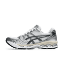 ASICS GEL-Kayano 14 White Graphite Grey 1201A019-103 – front view met mesh upper, zilver-witte overlays en gestroomlijnd silhouette