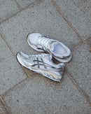 Uit de doos: ASICS GEL-Kayano 14 White Graphite Grey – technische hardloopschoen met GEL-demping en retro performance look