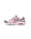 ASICS GEL-Nimbus 9 Candy Floss 1202A278-700 zijaanzicht met roze mesh, metallic overlays en chunky zoolconstructie

