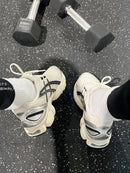 ASICS GEL-Nimbus 9 Cream Black 1201A424-101 on-feet gestyled met wijde beige pants voor een cleane look met techrunner vibe

