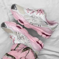 ASICS GEL-NYC Kicki Yang Zhang Pink on foot – gedragen in een pastel streetwear look, exclusieve collab via Snrkickz