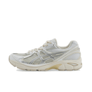 ASICS GT-2160 Above the Clouds White Pure Silver zijaanzicht met wit mesh, pure silver overlays en subtiele co-branding op de hiel


