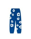 Denim Tears The Cotton Wreath Sweatpants Blue – oversized blauwe sweatpants met rood-wit borduursel