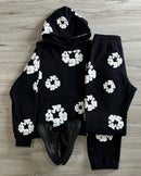 Hangtag en label van de Denim Tears The Cotton Wreath Hoodie Black – authentiek streetwear item met erfgoed-touch via Snrkickz