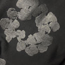 Denim Tears The Cotton Wreath Hoodie Monochrome – close-up borduursel detail op monochrome stof