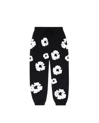Denim Tears The Cotton Wreath Sweatpants Black – oversized zwarte sweatpants met rood-wit borduursel