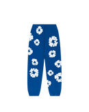 Denim Tears The Cotton Wreath Sweatpants Blue – oversized blauwe sweatpants met rood-wit borduursel