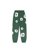 Denim Tears The Cotton Wreath Sweatpants Green – oversized groene sweatpants met rood-wit borduursel
