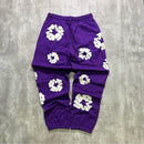 Denim Tears The Cotton Wreath Sweatpants Purple – close-up borduursel detail op zachte paarse joggingstof