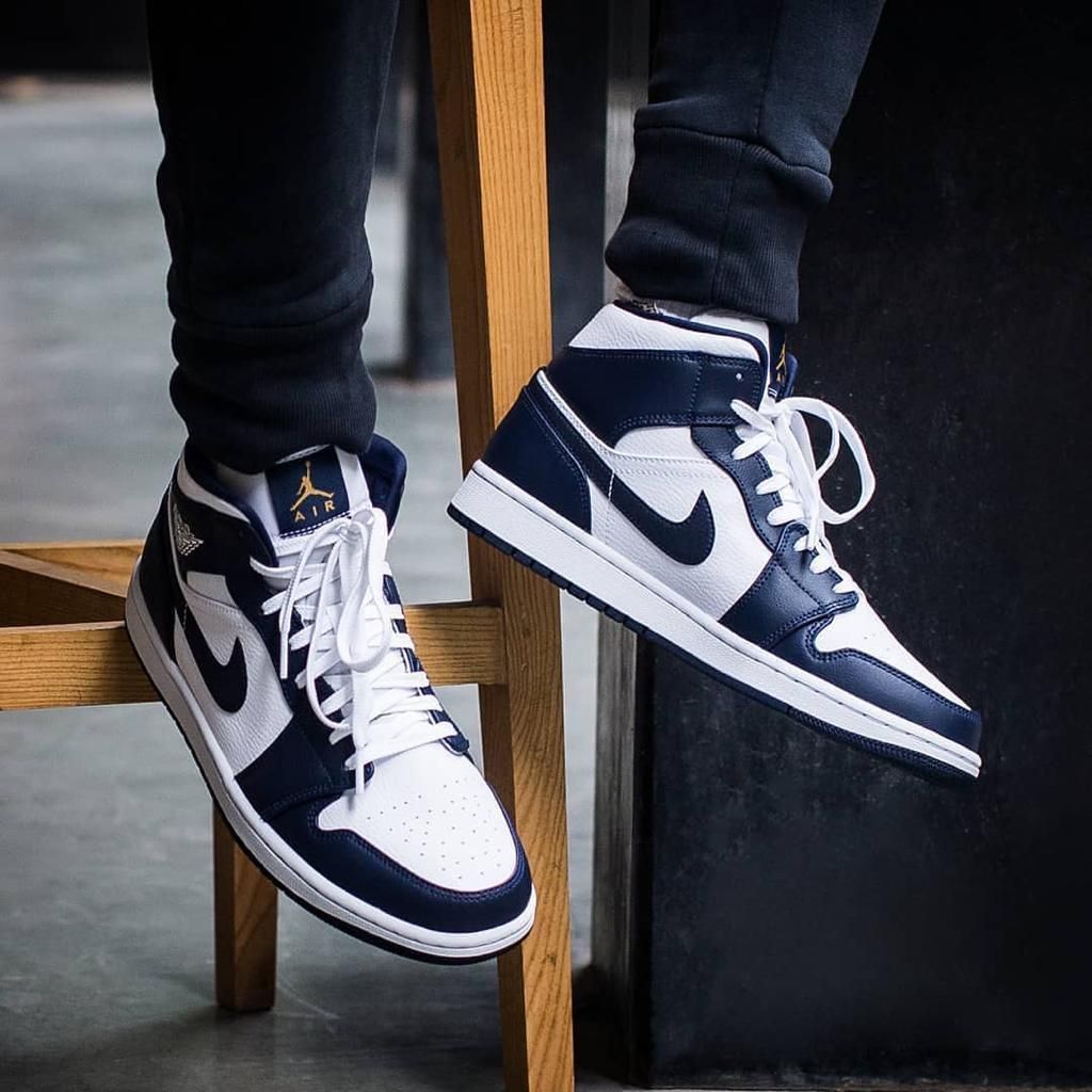 Air Jordan 1 Mid Weiß Metallic Gold Obsidian