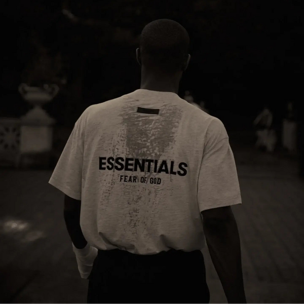 Fear of God Essentials Dunkles Haferflocken T-Shirt