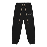 Sweatpants uit de FW24 set in zwart met witte logo-opdruk, zichtbaar koorddetail en elastische enkelboorden