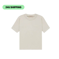 Fear of God Essentials Wheat T-Shirt – voorkant met zandkleurige tint, minimal logo en oversized fit, te vinden bij Snrkickz