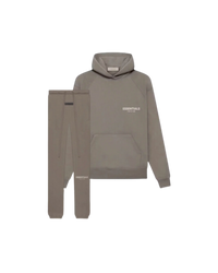 Fear of God Essentials Desert Taupe Full Set met hoodie en joggers in warme taupe tint, minimalistisch design en relaxed oversized pasvorm