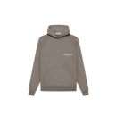 Fear of God Essentials Desert Taupe Hoodie – voorkant met warme taupe tint, oversized pasvorm en minimal branding op de borst via Snrkickz