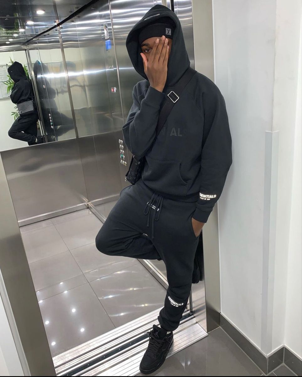 Fear of God Essentials Hoodie Black – authentieke label- en tagdetail