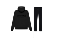 Fear of God Essentials Stretch Limo Black Full Set met hoodie en joggers in diepzwarte kleur, luxe streetwear set van zacht katoen met subtiel Essentials-logo op borst en dij voor een minimalistische look