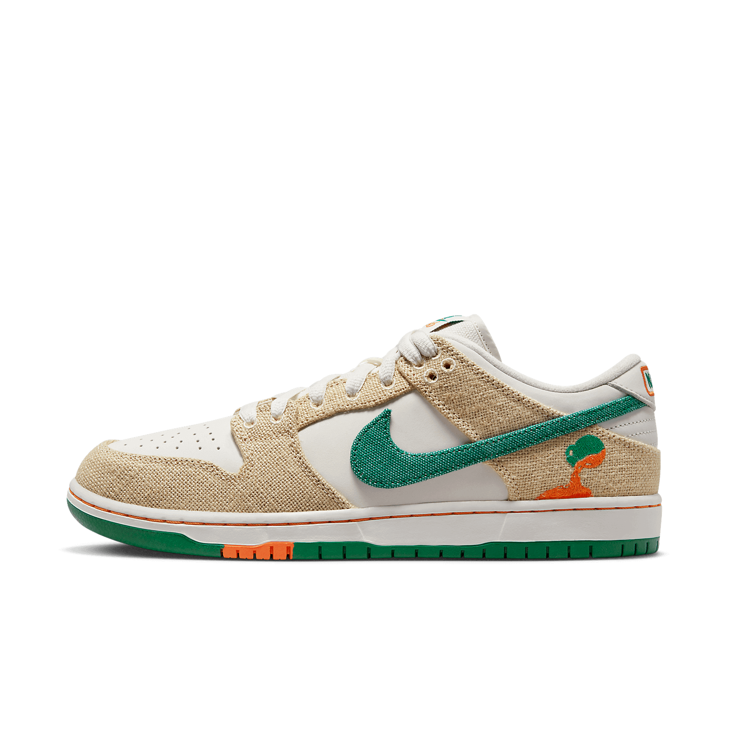 Zijaanzicht van de Jarritos x Nike SB Dunk Low Phantom FD0860-001 met beige canvas basis, oranje swoosh en groene overlays