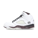 Jordan 5 Retro A Ma Maniére Burgundy Crush (SKU IB1528‑100) – vooraanzicht met witte lederupper en diepe burgunder midsole