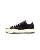 Maison Mihara Yasuhiro Peterson OG Sole Canvas Low Vintage Black – minimalistische zwarte canvas sneaker met handgevormde ‘warped’ rubberzool 