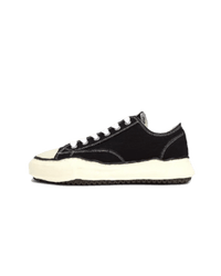 Maison Mihara Yasuhiro Peterson OG Sole Canvas Low Vintage Black – minimalistische zwarte canvas sneaker met handgevormde ‘warped’ rubberzool 