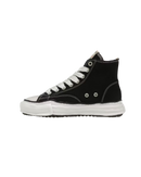 Maison Mihara Yasuhiro Peterson OG Sole Canvas High Black – vooraanzicht high-top sneaker in zwarte canvas met kenmerkende handgevormde rubberzool A01FW701