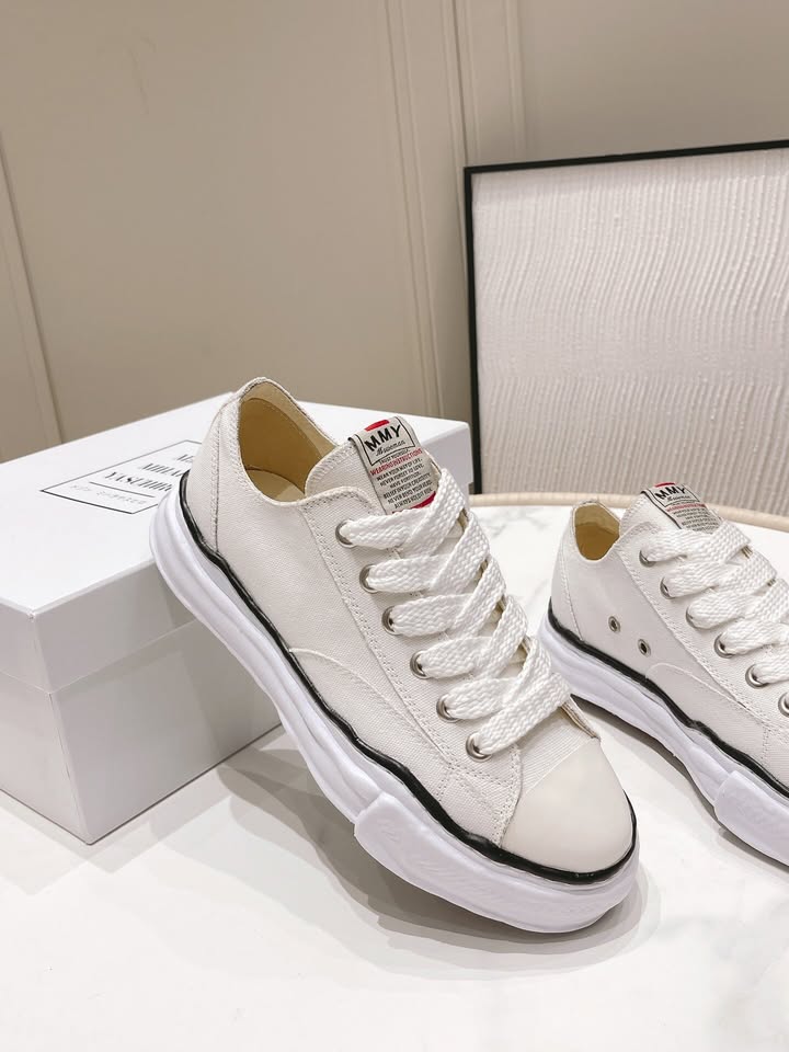 Keywords: A01FW702-WHT Maison Mihara Yasuhiro Peterson OG Sole Canvas Low White, white canvas sneaker, designer overhanging sole, Japanese minimalist sneaker, Peterson OG canvas low