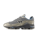 New Balance 1000 Arid Stone Slate Grey M1000DH zijaanzicht met grijze mesh, beige suède overlays en sculpted zool

