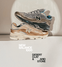 New Balance 1000 Desert Clay M1000DG on-feet met wijde cargobroek voor een neutrale streetwear fit en futuristische look

