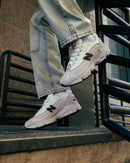 New Balance 1000 Pearl Grey Black M1000PSB met originele doos, contrasterende panelen en technische zool in beeld

