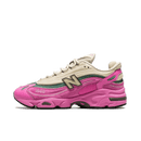 New Balance 1000 Real Pink Sandstone M1000RP zijaanzicht met pastelroze mesh, sandkleurige panelen en sculpted zool


