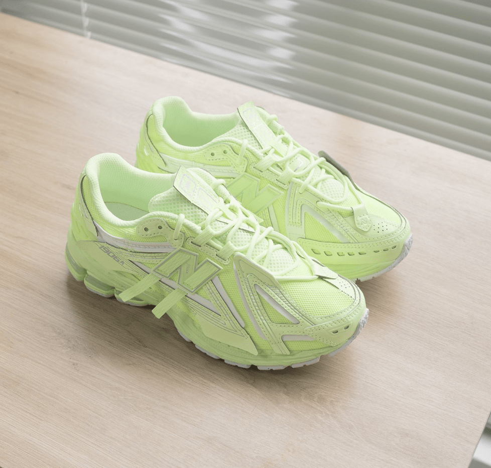 1906A New Balance 1906A Neon Green Mint Flash – close-up van ABZORB® midsole en textuurcontrast tussen neon mesh en mint suède