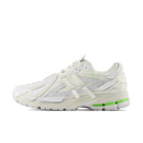 1906A New Balance 1906A White Green – vooraanzicht sneaker in White/Green met Abzorb-demping en suède overlays
