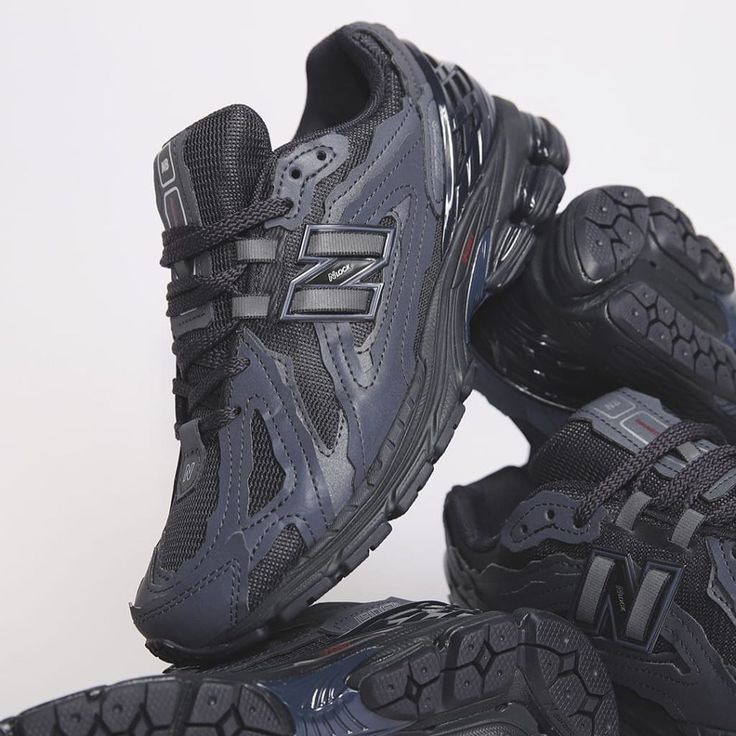 New Balance 1906D Eclipse met originele doos, extra veters en matte zwarte details van het Protection Pack

