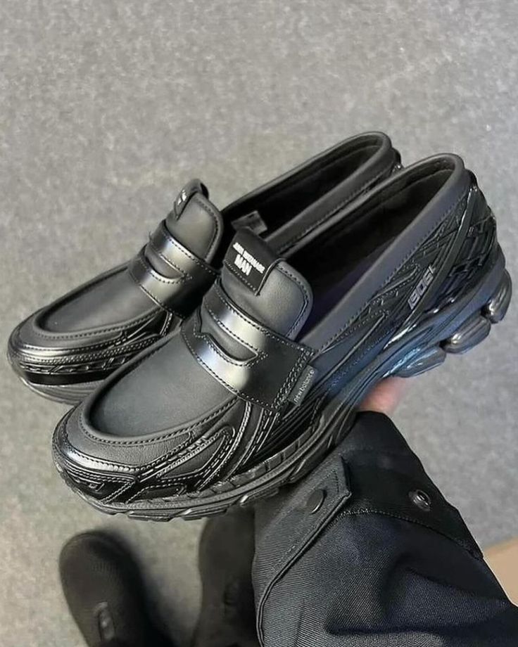 Onderzijde van de New Balance 1906L Black met responsieve N-ERGY demping en robuuste buitenzool. Perfect voor dagelijks gebruik met een clean zwarte uitstraling.

