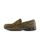 New Balance 1906L Olive Khaki U1906LNV zijaanzicht met olijfgroen mesh, khaki suède overlays en N-ergy dempingstechnologie

