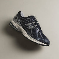 New Balance 1906R Eclipse met originele doos, technische zool en extra veters in beeld

